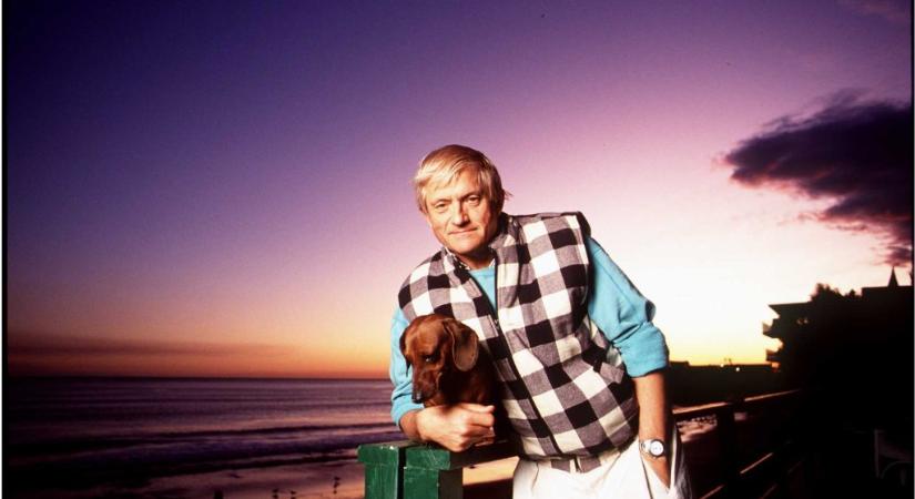 Szivárványba borította ezt az őrült, szépséges világot – David Hockney élete képekben és a képein