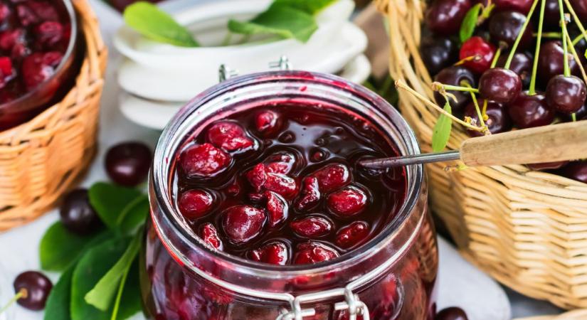 Főzés nélküli meggybefőtt: gyerekjáték elkészíteni!