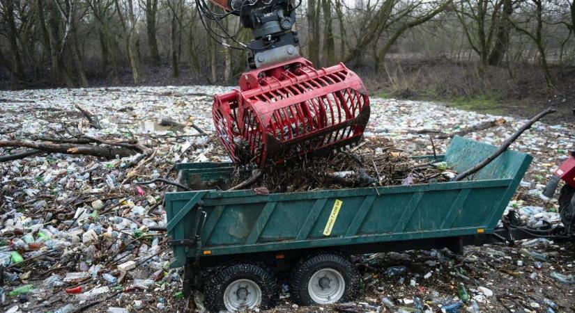 Román minisztérium: a tárca erőfeszítéseket tesz, hogy a folyók ne vigyenek úszó hulladékot Magyarországra