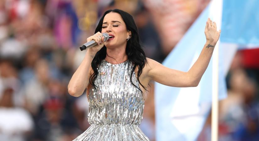 Katy Perry látványos fellépéssel indította a világbajnokságot Los Angelesben