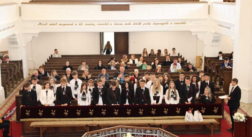Útravalóként hitet és biztatást kaptak a ZRWK nyolcadikos végzősei