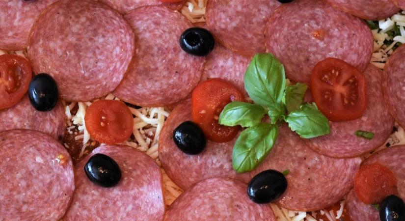 Súlyos vastagbélgyulladást okozhat a visszahívott szalámi – Nehogy fogyassz belőle!