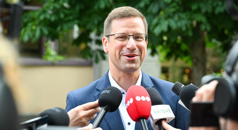 Gulyás Gergely elismerte, hogy felmerült a vitnyédi menekülttábor terve