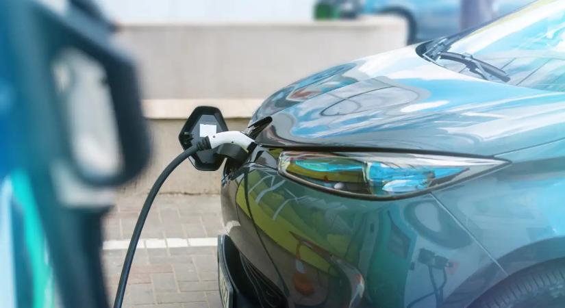 Rekordok után jöhet az áttörés: az elektromos autók uralhatják az EU piacát