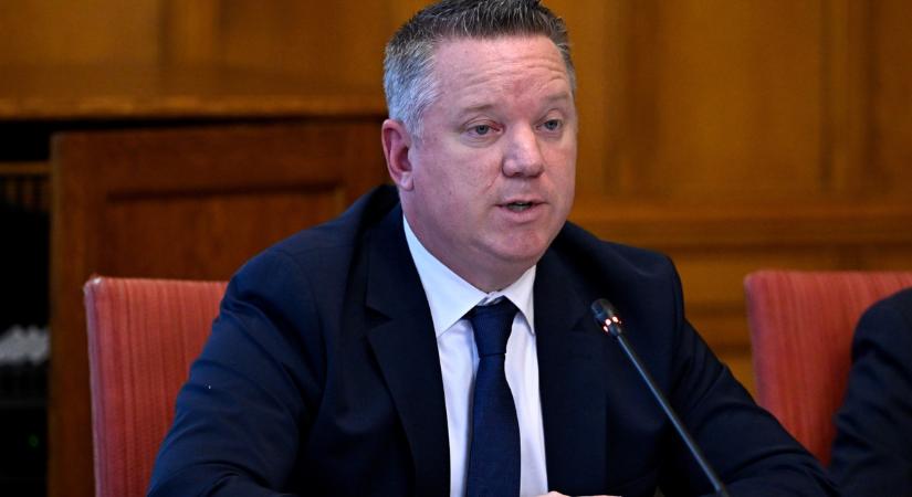 A belügyminiszter megnevezett két új vezetőt a titkosszolgálatok élén