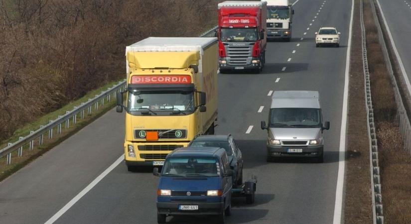A sofőrök többsége nem tudja, mit jelent ez a tábla – te ismered a KRESZ-szabályokat?