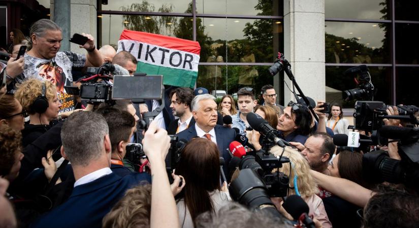 „Nem engedtem be őket” – elképesztő tömeg várta Orbán Viktort a Fidesz-kongresszus előtt (VIDEÓ)