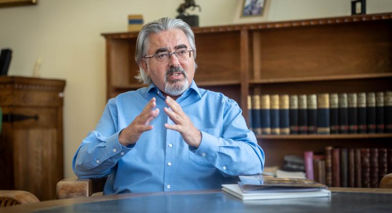 Szemet vetettek a Vajdahunyad várára, a főigazgató a lemondás szélén állt