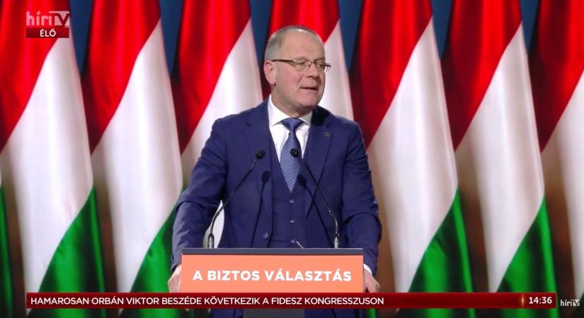 Navracsics Tibor: Az ország egyre növekvő része nézi döbbenten a Tisza ámokfutását