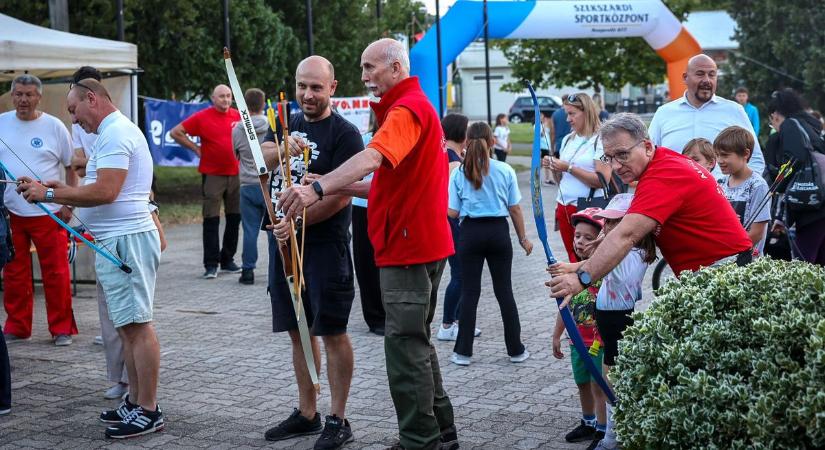 Egy este, amikor a város apraja-nagyja mozgásba lendült (galéria)