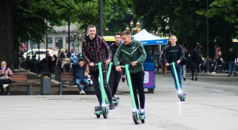 Szigorítanak az elektromos rollerhasználaton Lembergben: 16 év alatt betilthatják a kölcsönzést
