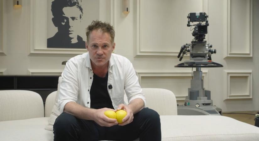 Hujber Ferenc kamerán keresztül üzent Eszenyi Enikőnek