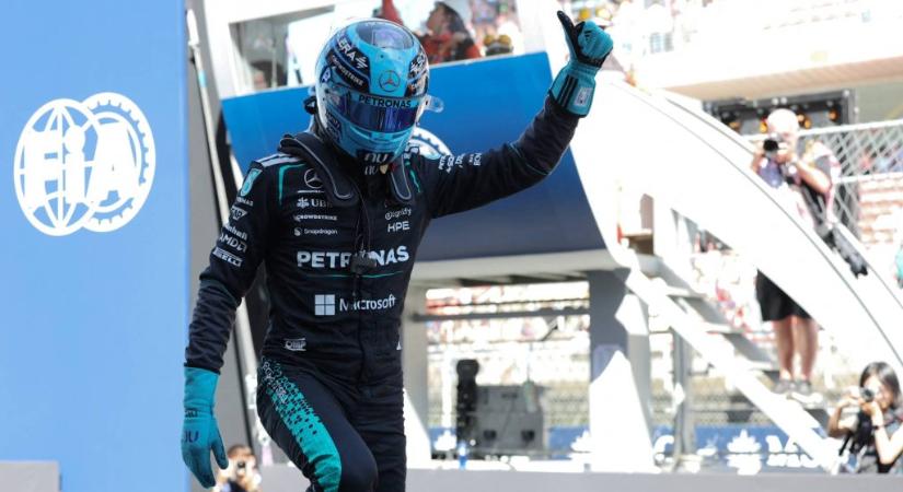 Forma-1: Leclerc gumifalnak csapódott, Russellé a barcelonai pole