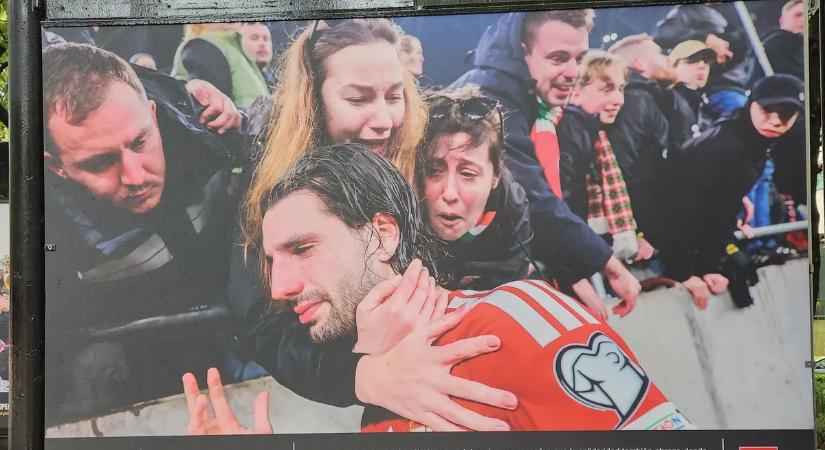 Szoboszlai Dominik ölelése Mexikóvárosban