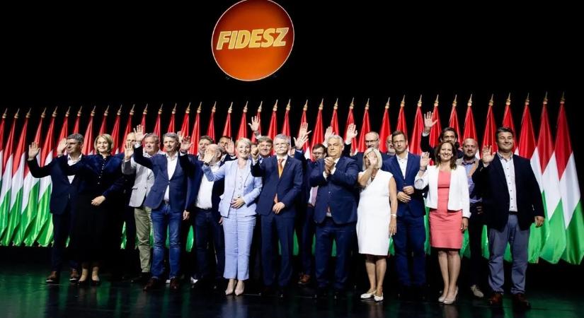 Orbán Viktor különleges képeket osztott meg a Fidesz-kongresszusról