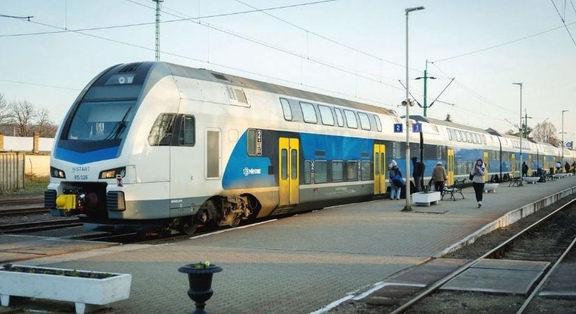 Rosszul lett egy utas az Egerbe tartó vonaton, megszakította útját a járat