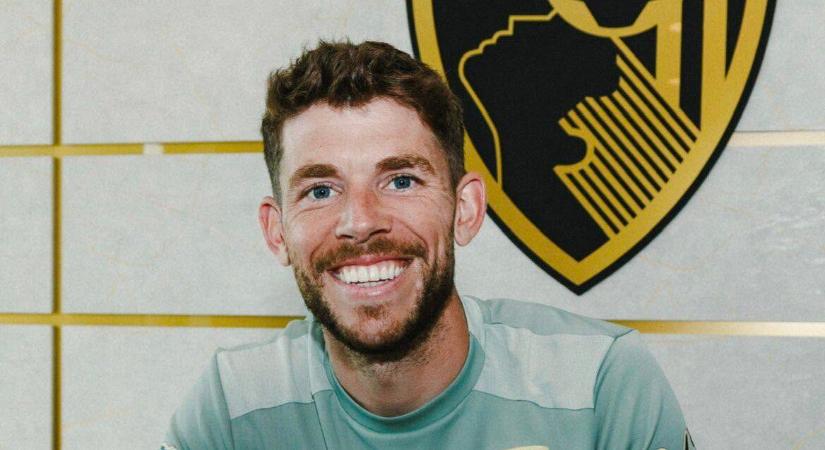 Hivatalos: hosszabbított Tóth Alex posztriválisa
