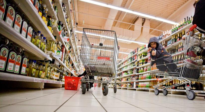 Kiderült: adót emelne a pénzügyminiszter, de máris sokkot kapott az élelmiszeripar