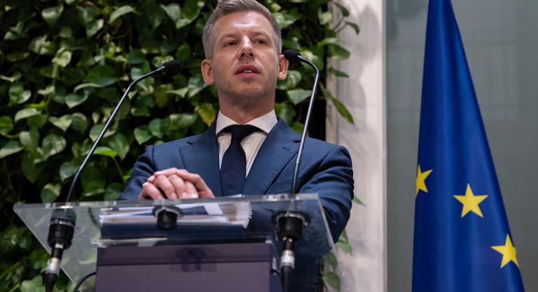 Közzétették az idővonalat, így akart migránstábort létrehozni Vitnyéden az Orbán-kormány