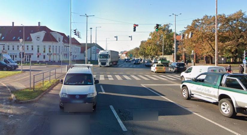 Baleset a forgalmas debreceni kereszteződésben