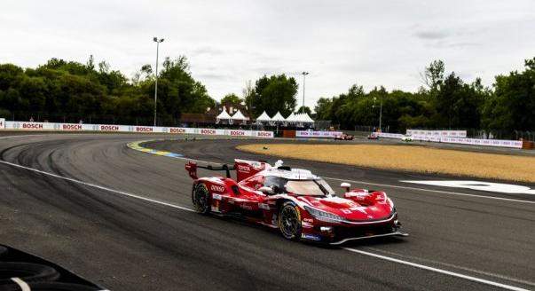 LM24 4. óra: Mesterhúzással vezet a Toyota