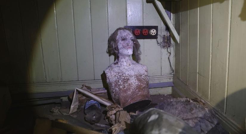 Urbex a bunkerban: a csupasznő már csak félbevágva „ijesztett” ránk (képekkel, videóval)