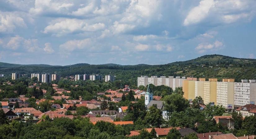 Hihetetlen luxus lakozik a borsodi panelekben