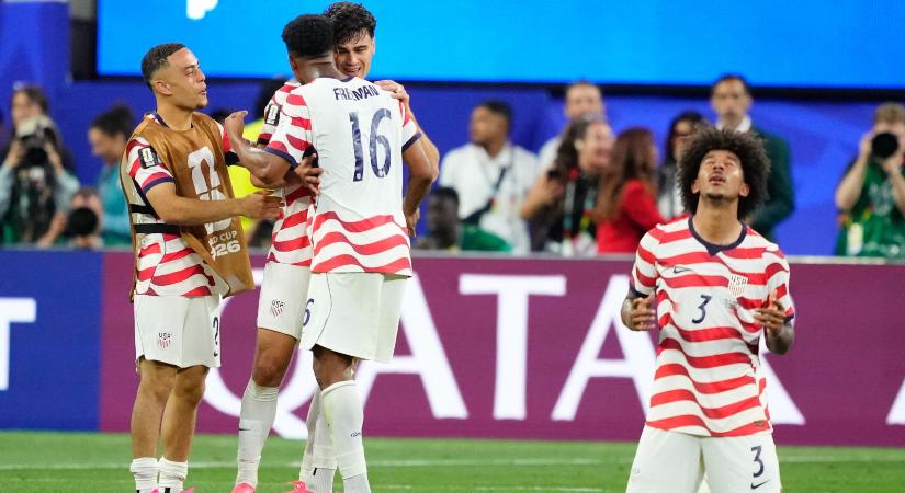Fölényes győzelemmel kezdett Paraguay ellen az Egyesült Államok, a futball-vb harmadik vendéglátója