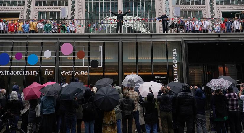 A Royal Opera Chorus londoni fellépéssel ünnepelte a 2026-os világbajnokság kezdetét