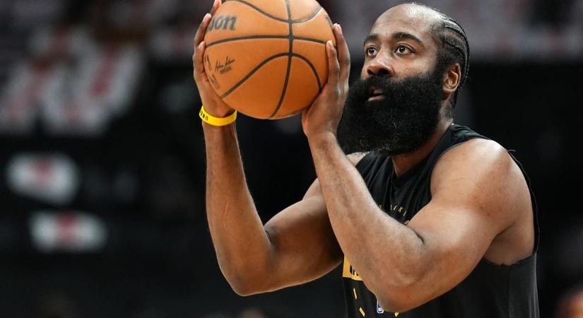 Fegyvert találtak James Harden kosarasnál, őrizetbe vették