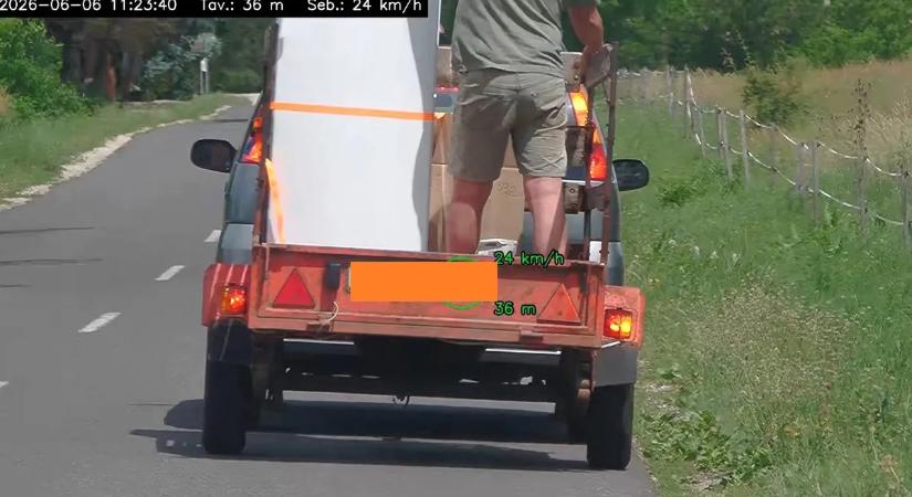 Utolértek a rendőrök egy utánfutót Borsodban, ettől nekik is káprázott a szemük – fotó