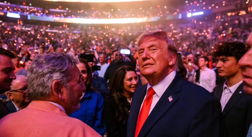 Donald Trump váratlan rendkívüli bejelentést tett szombat este