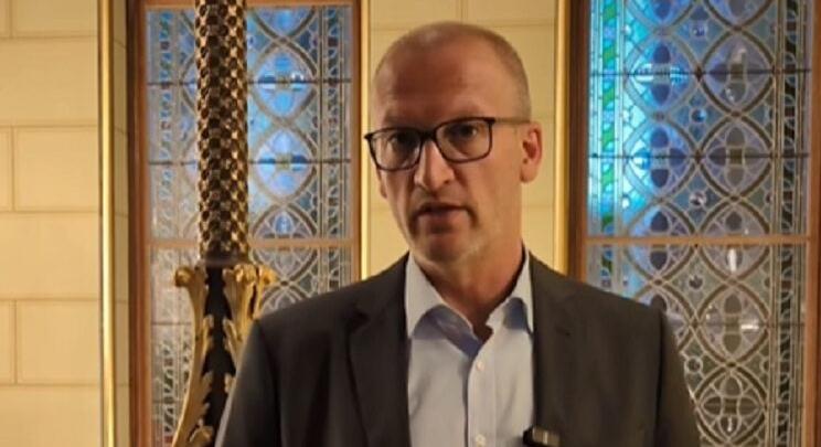 Brutális összeg: Ennyi pénzt toltak Orbánék a nekik kampányoló médiacégeknek? – Tarr Zoltán vizsgálódik