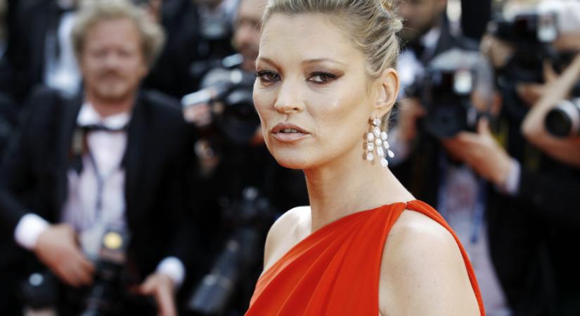 Kate Moss 52 évesen történelmet írt, új rekordot állított fel a divatvilág ikonja