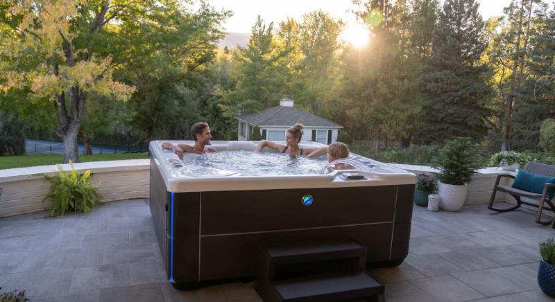 Hogyan segít a jakuzzi a pihentető alvásban a nyári kánikulában?
