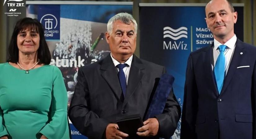 Kitüntették az embert, aki nélkül nincs friss víz Tiszaörsön, Nagyivánon és Tiszaigaron