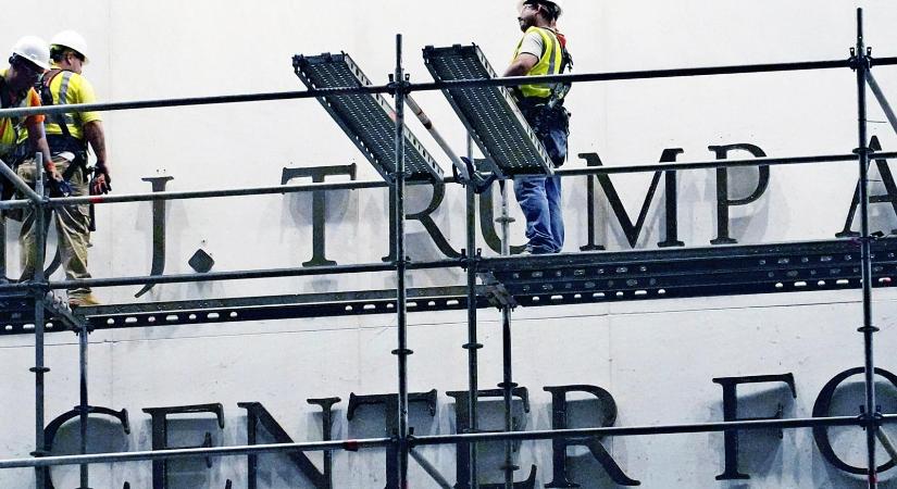 Lekerült Donald Trump neve a washingtoni Kennedy Központról
