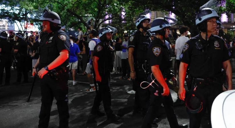 Rengeteg rendőrt kellett az utcákra vezényelni, mi történt New Yorkban?