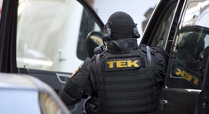 Telex: Feldarabolják a TEK-et