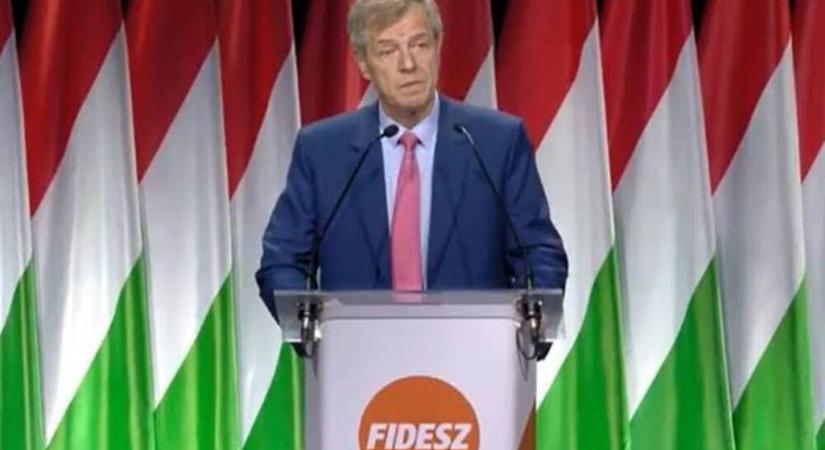 Stumpf István a kongresszuson ‘rágyújtotta’ a házat Orbán Viktorra