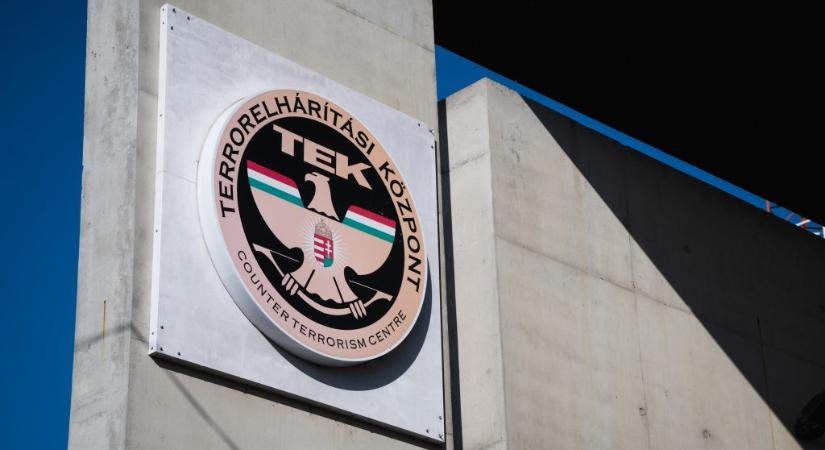 Telex: Feldarabolhatják a TEK-et