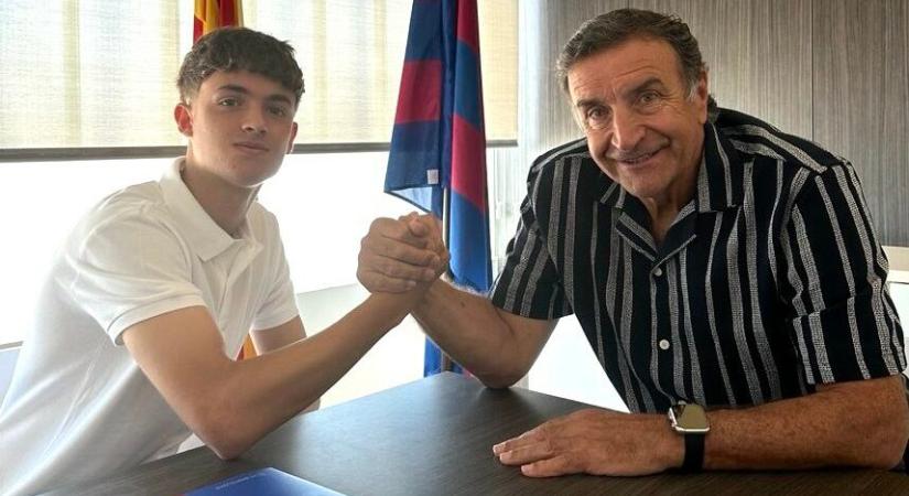 Aláírta első profi szerződését a Barca-akadémia nagy ígérete