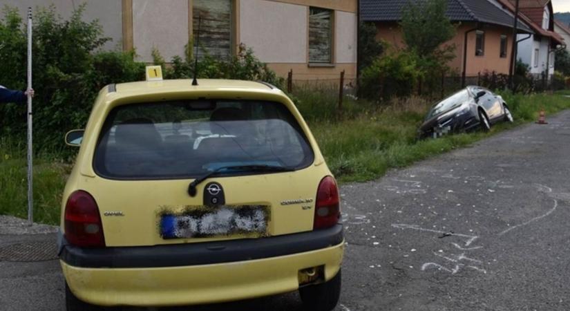 Jogsi nélkül okozott balesetet, majd elmenekült a helyszínről