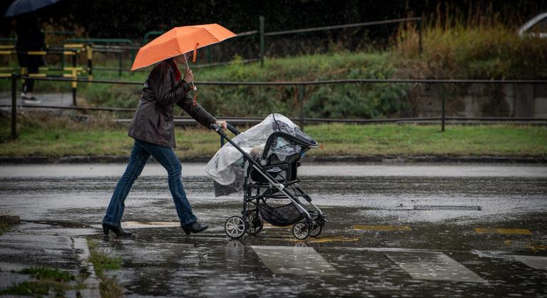 Jöhet a piros riasztás: jégeső és orkánerejű szél éri el az ország déli részét