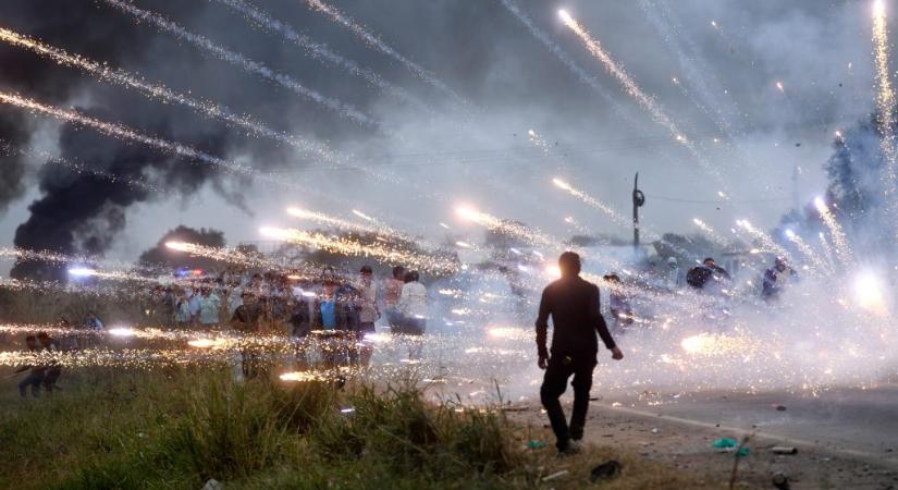 Paradicsomcsók, bárányhús-installáció és tüntetésrakéták a hét képein