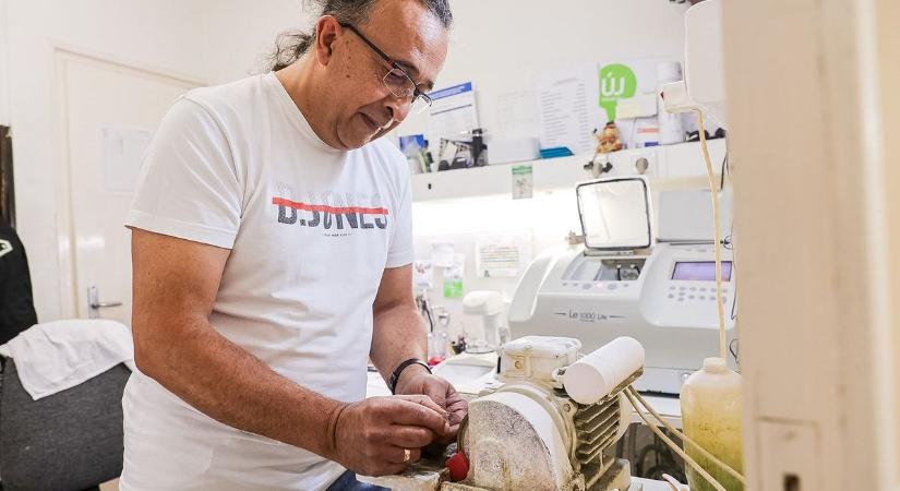Egy üzlet története a győri belvárosban: félmillió lencsét csiszoltak meg - fotó