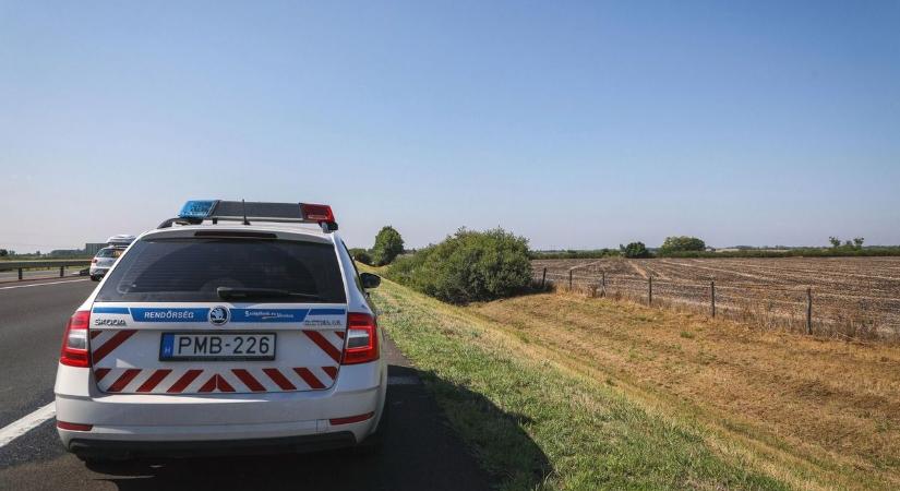 Baleset a hajdú-bihari autópályán: két autó ütközött, teljes az útzár!