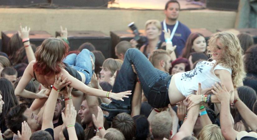 Emlékszel még? Óriási tömeget vonzott Pécsre a Rockmaraton – felismered magad a fotókon? (GALÉRIA)