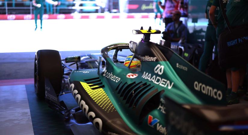 Alonso a bokszból rajtol Barcelonában