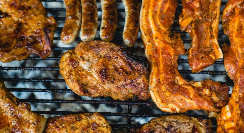 Hatékony grill trükk: így lesz sokkal kevesebb rákkeltő anyag a húsban